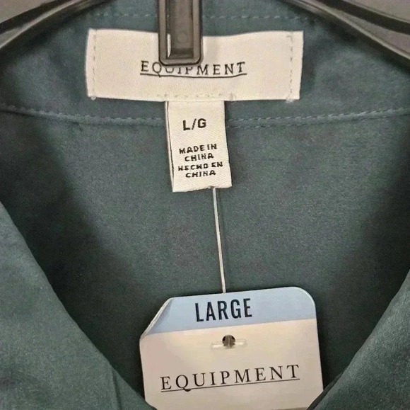 Equipment  NWT June Bug Emerald Satin Classic Signature Top - Picture 2 of 11